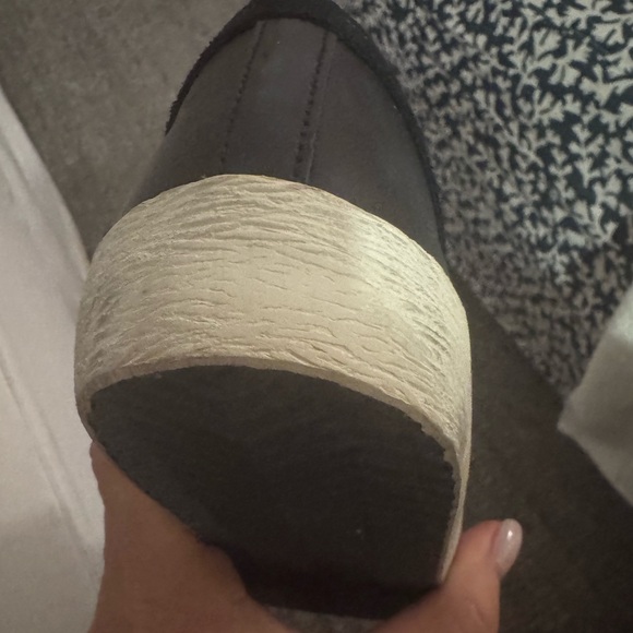 Golden Goose - Black Leather Sneakers W/ Silver Laces & Silver Stars Sz 42/EU - Picture 6 of 12